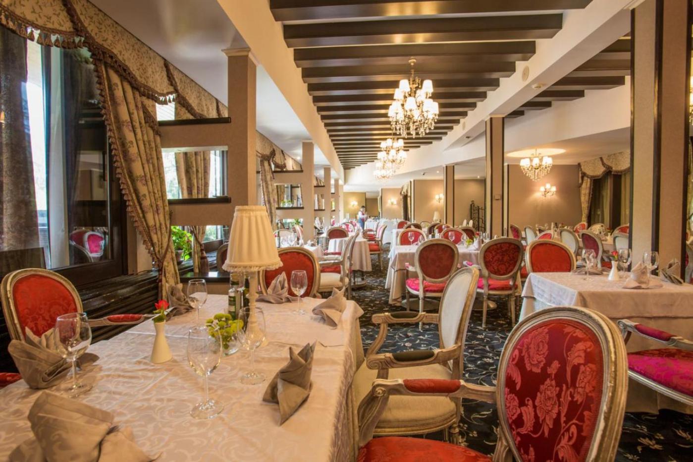 Alpin Aparthotel 2302 Пояна Брашов Екстериор снимка