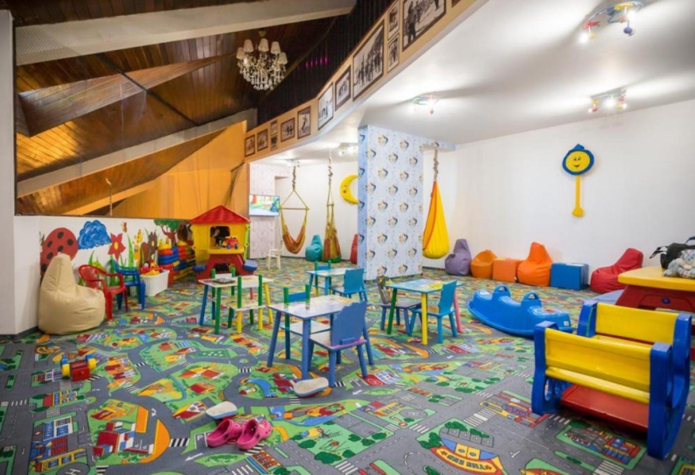 Alpin Aparthotel 2302 Пояна Брашов Екстериор снимка